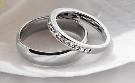 הבעל הסיר את טבעת הנישואין, האישה חושדת שיש לכך סיבה
